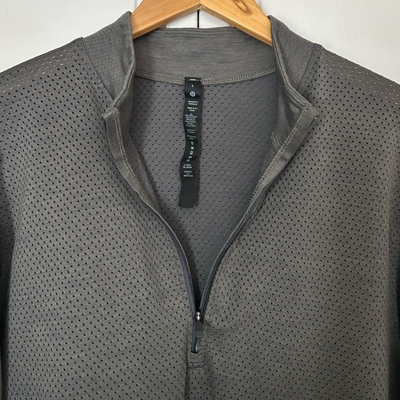 Lululemon Men’s Size L Long Sleeve Half Zip Metal Vent Tech Training Top - Picture 1 of 13